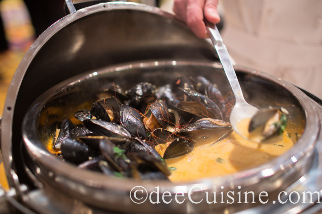 FISH PEI Steamed Curried Mussels