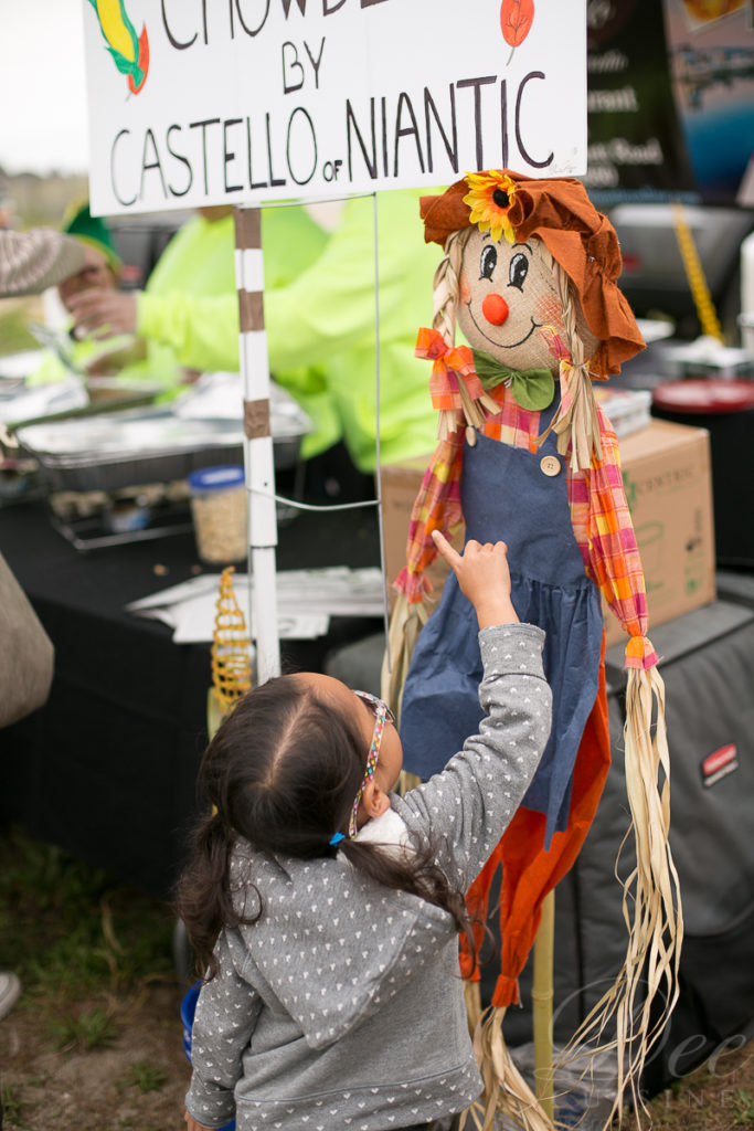 Kai chatting with the scarecrow of Castello of Niantic