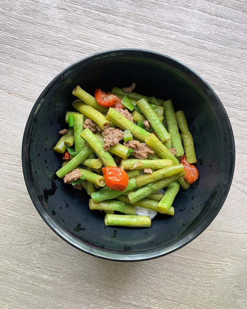 Giniling na Baka at Sitaw (Filipino-style Ground Beef & Snake Beans)